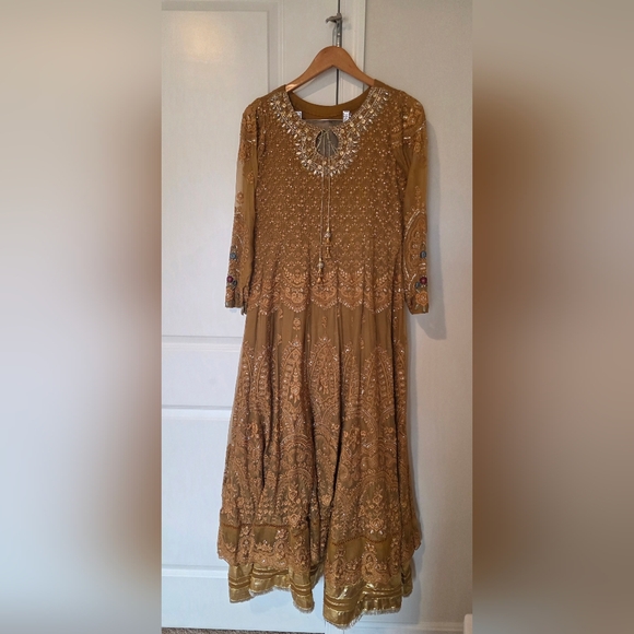 Authentic Official MARIA.B-MBROIDERED - Mustard Maxi Dress With Organza Duppata - Picture 9 of 14